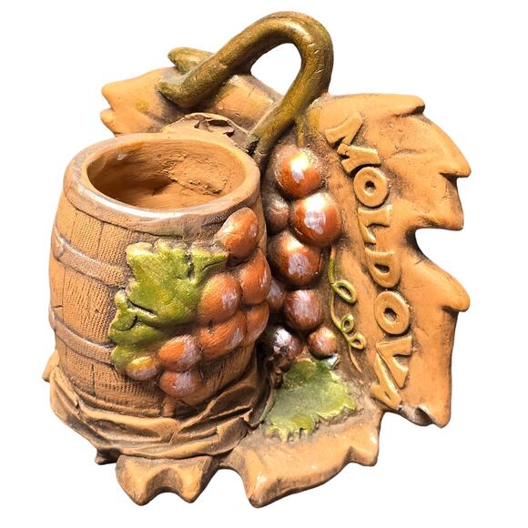 Moldova Clay Wine Barrel Grapes & Leaf Hangable Wall Decorative Rustic Decor - Picture 1 of 11